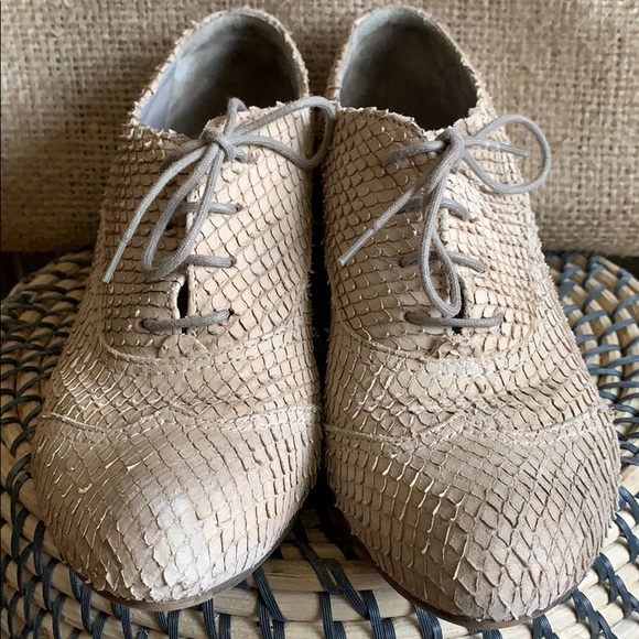 Arnold Churgin Scaled leather Oxford heeled shoes - Picture 9 of 12